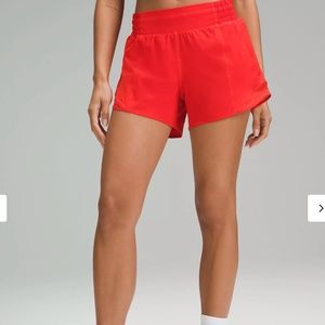 NWT: Lululemon Hotty Hot Low-Rise Lined Short 4", sz 8 Tall